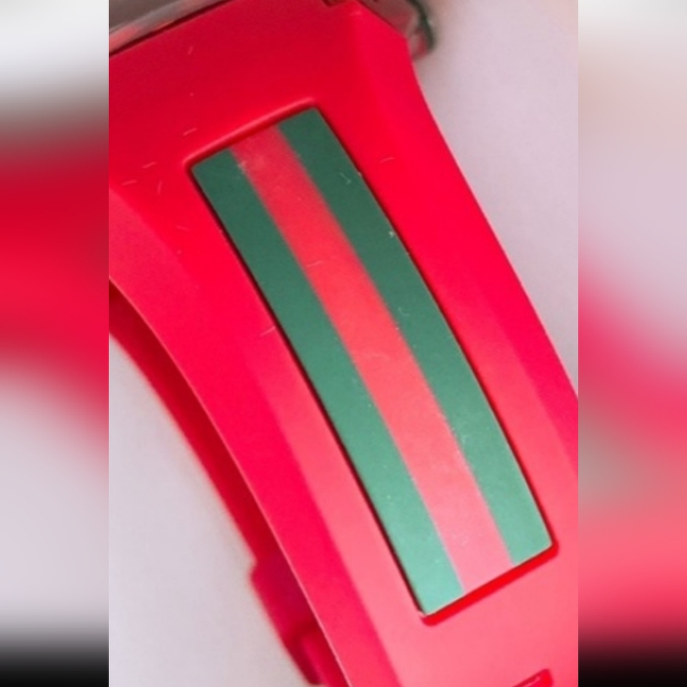 BRAND NEW RED LUXURY GUCCI WATCH ⌚️ ✨️ - Picture 6 of 6